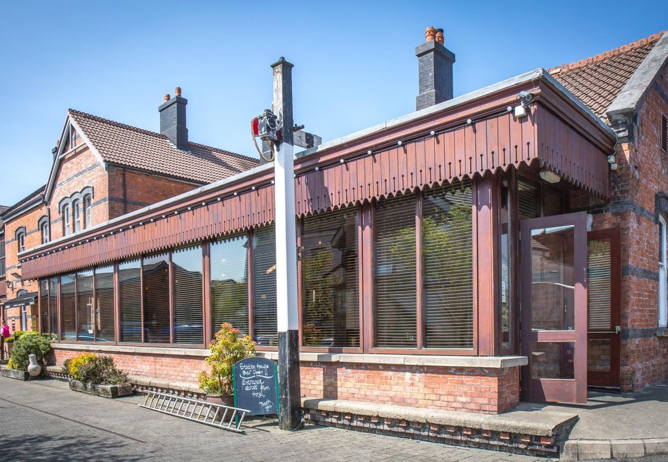 Apartment in Clifden - Pink Blossom