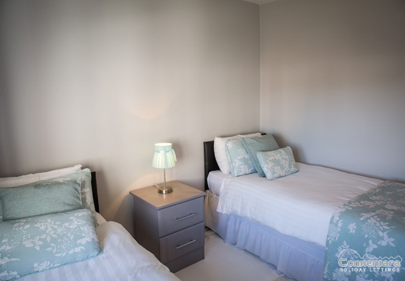 Apartment in Clifden - Pink Blossom