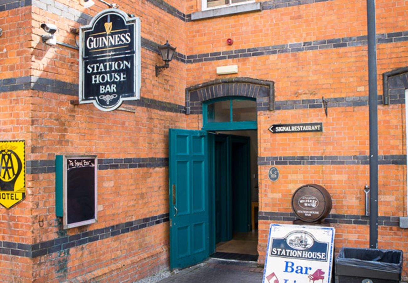 Apartment in Clifden - Pink Blossom