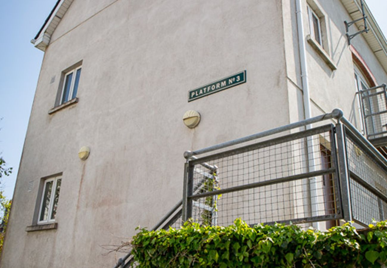 Apartment in Clifden - Pink Blossom