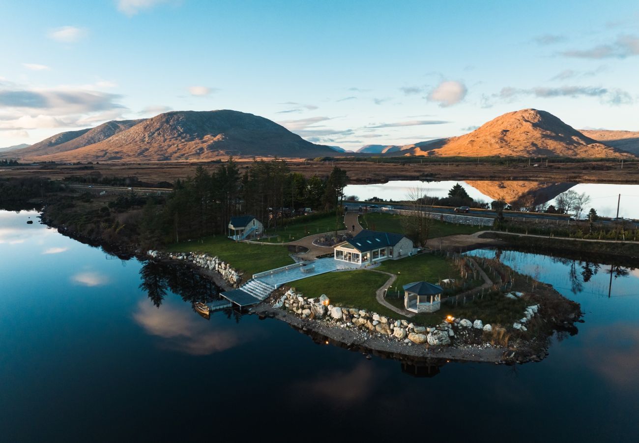 Cottage in Maam cross - Lake Cottage