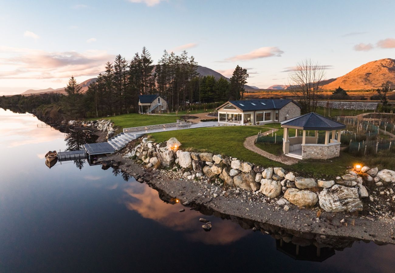 Cottage in Maam cross - Lake Cottage