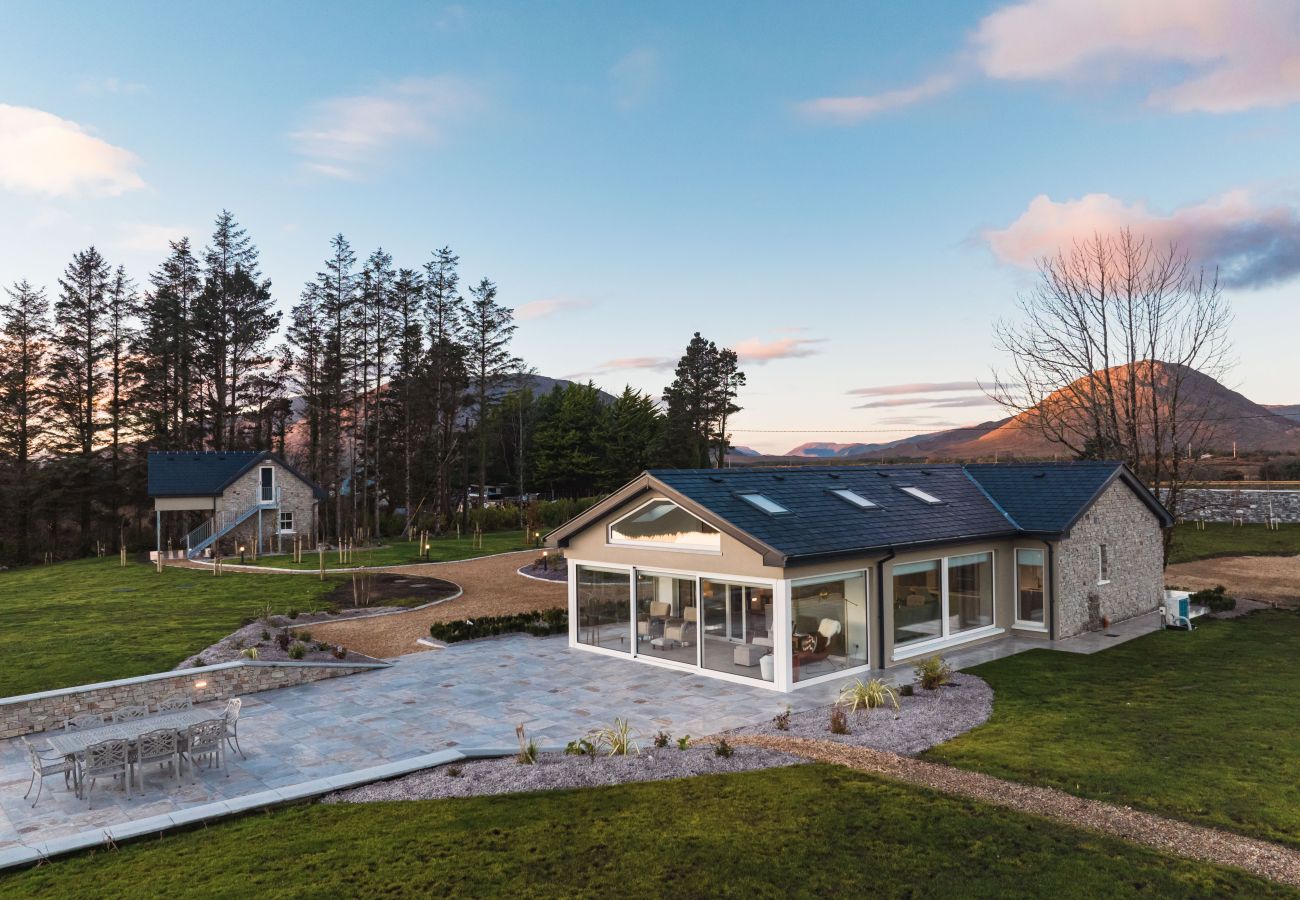 Cottage in Maam cross - Lake Cottage