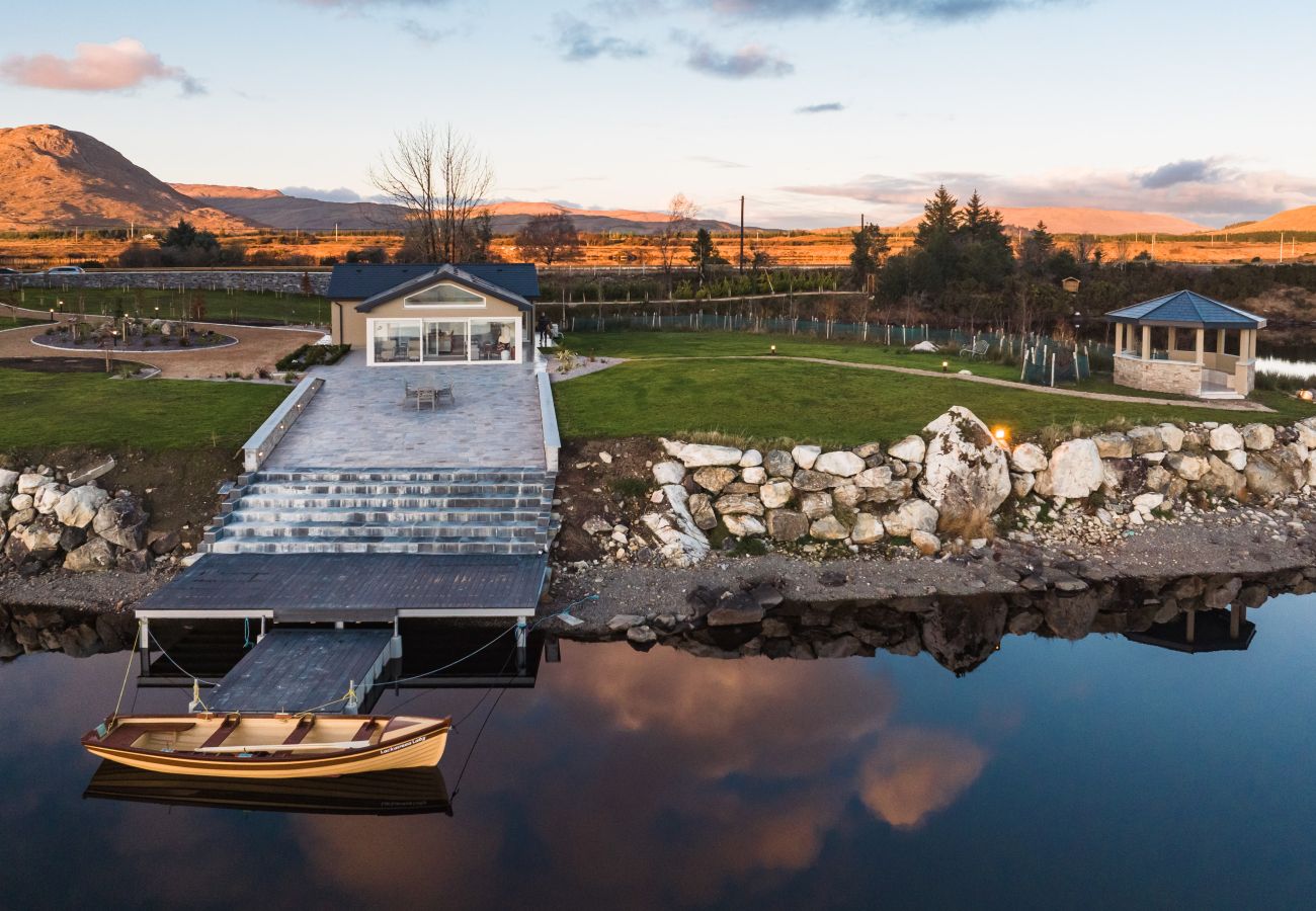 Cottage in Maam cross - Lake Cottage
