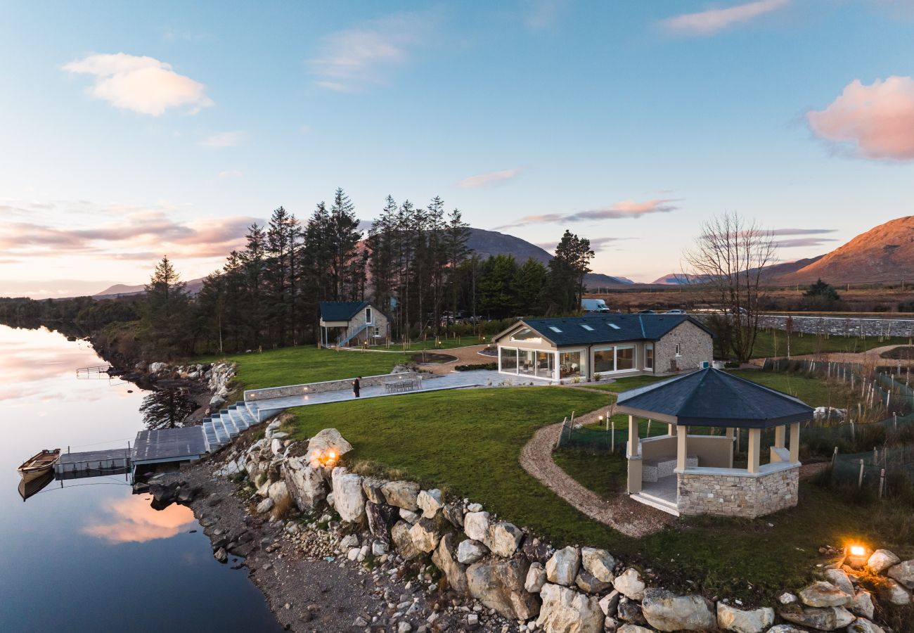 Cottage in Maam cross - Lake Cottage