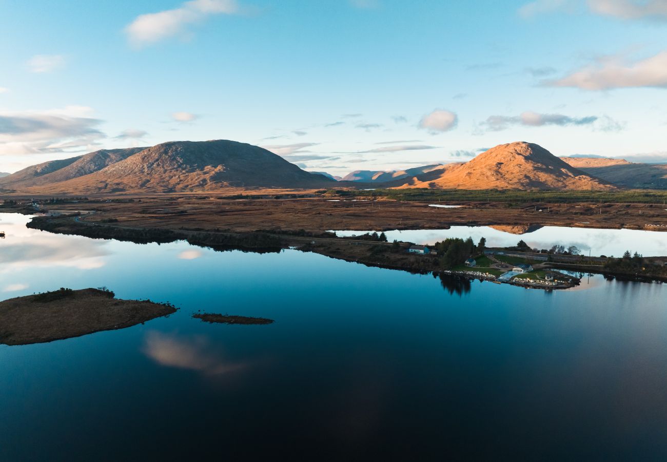 Cottage in Maam cross - Lake Cottage