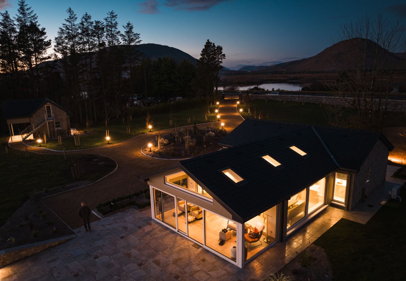 Cottage in Maam cross - Lake Cottage