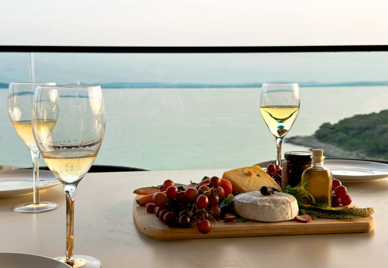 Apartment in Zadar - Beautiful apartment right by the sea with a view