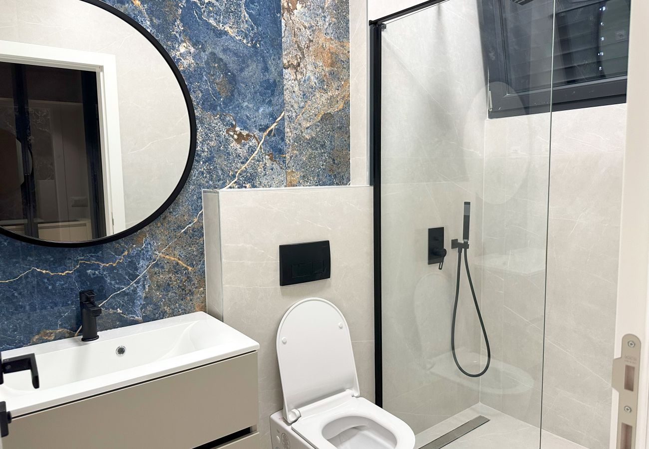 Apartment in Zadar - Beautiful apartment right by the sea with a view