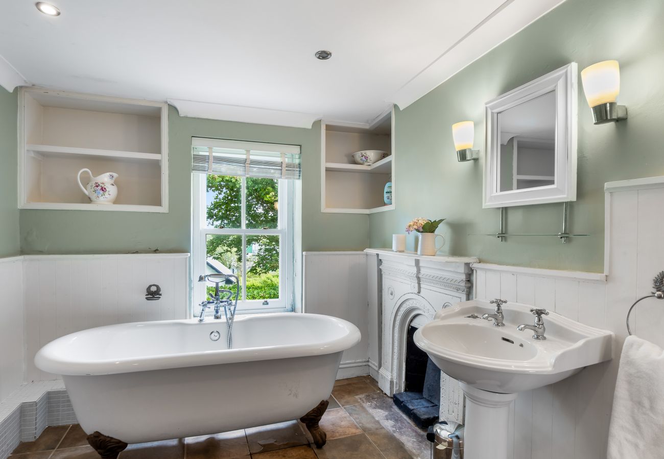 House in Clifden - Hill House Clifden a home full of character