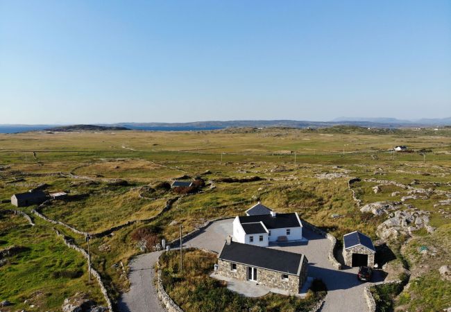 House in Ballyconneely - Paddy Carroll's Cottage where one can relax unwind