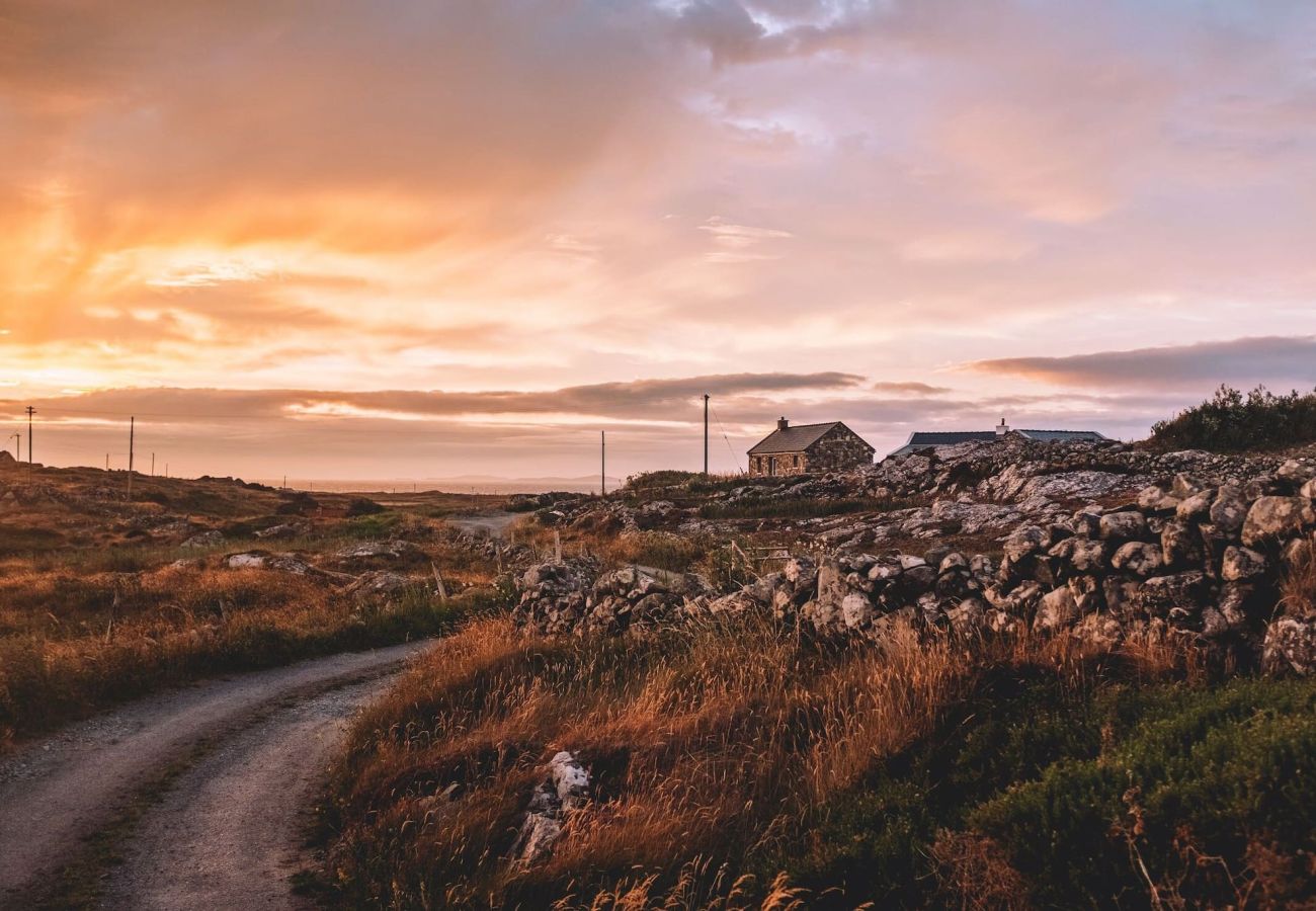 House in Ballyconneely - Paddy Carroll's Cottage where one can relax unwind