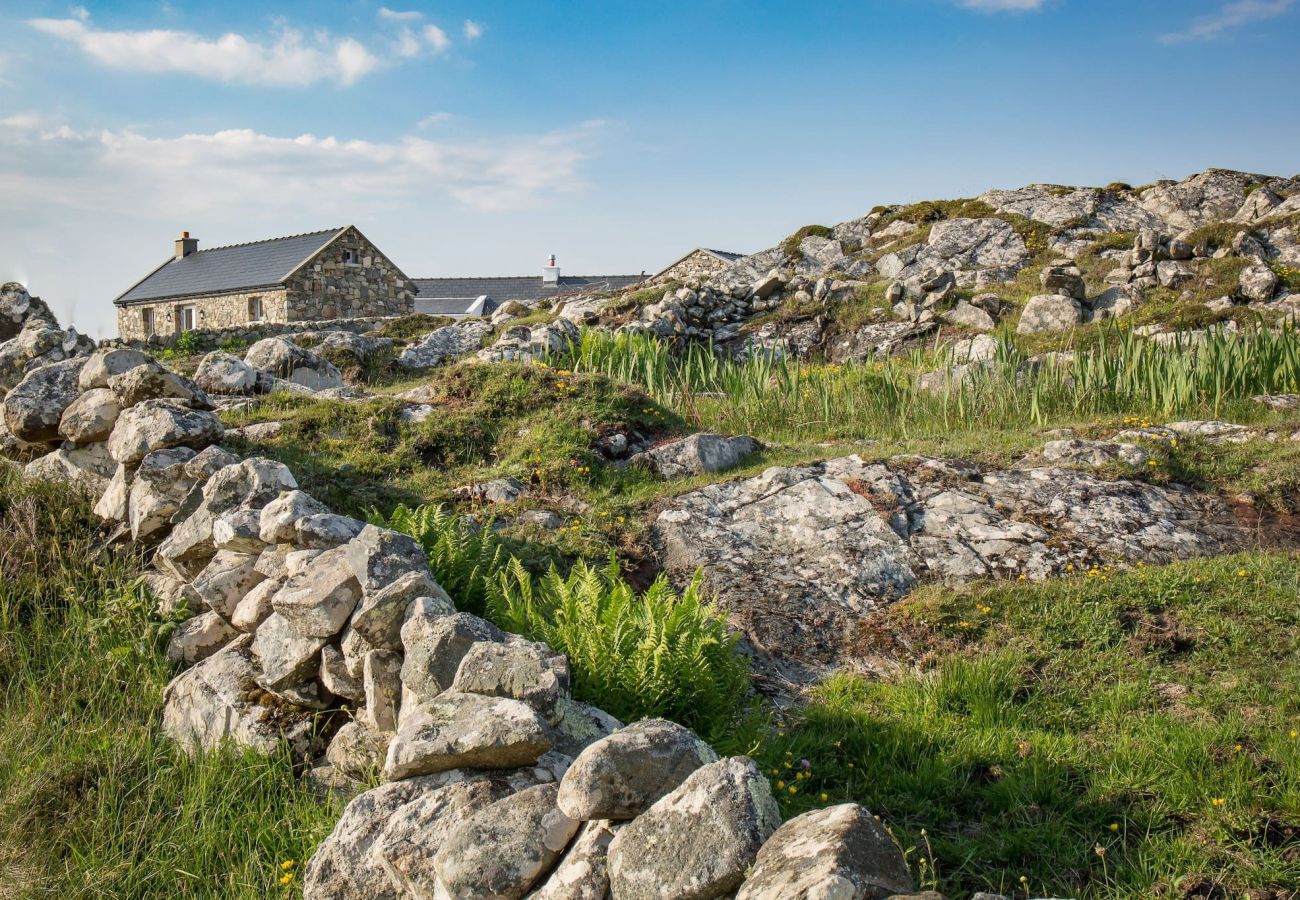 House in Ballyconneely - Paddy Carroll's Cottage where one can relax unwind