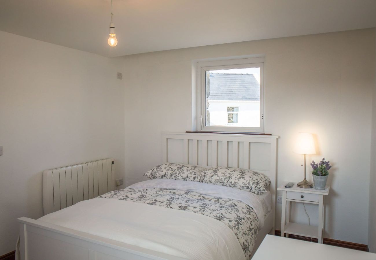 House in Ballyconneely - Paddy Carroll's Cottage where one can relax unwind