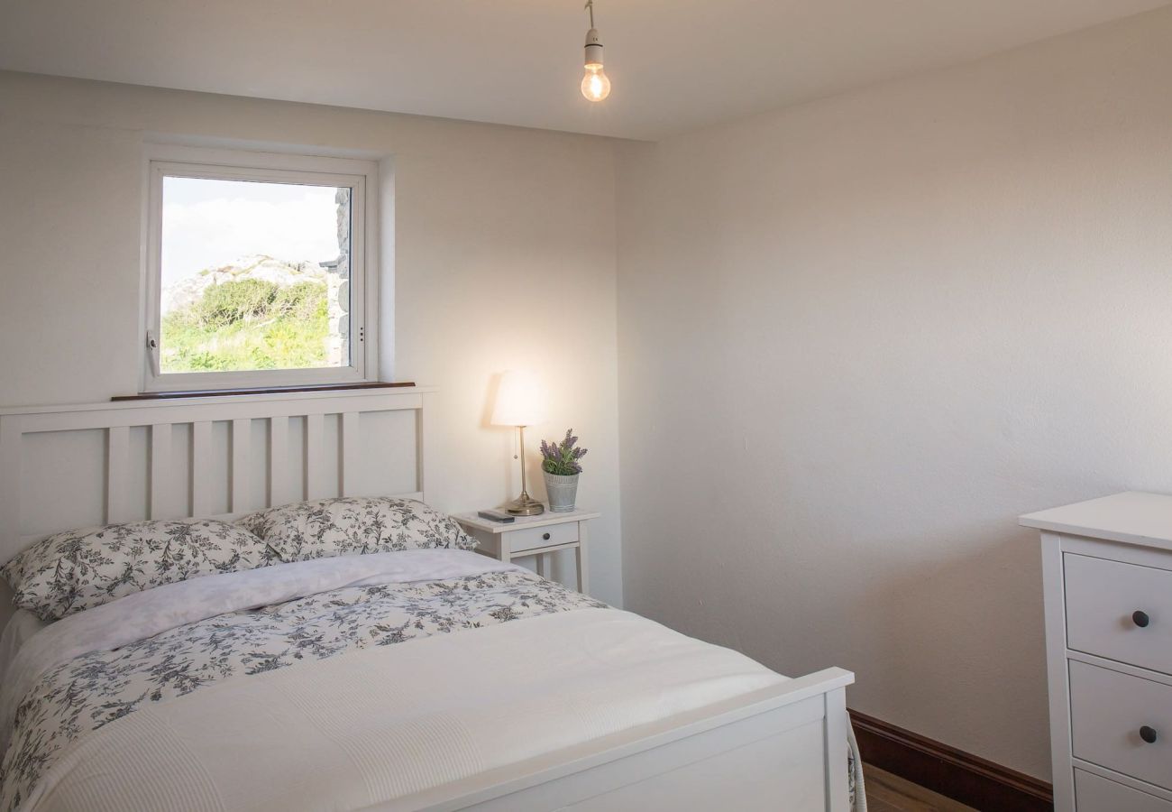 House in Ballyconneely - Paddy Carroll's Cottage where one can relax unwind