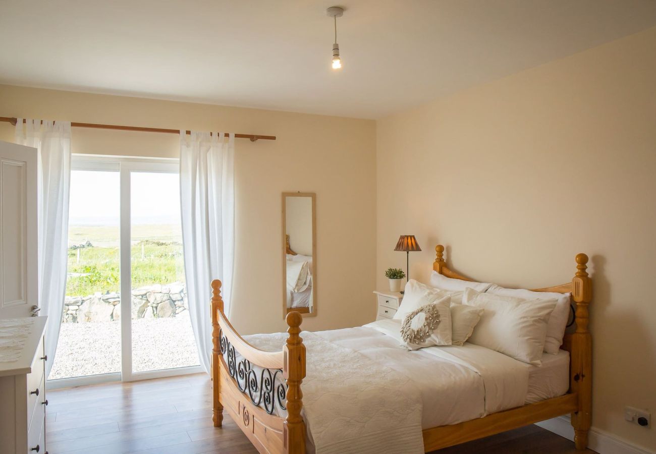 House in Ballyconneely - Paddy Carroll's Cottage where one can relax unwind