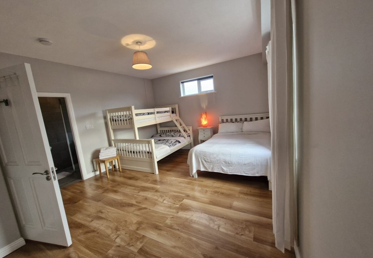 House in Ballyconneely - Paddy Carroll's Cottage where one can relax unwind