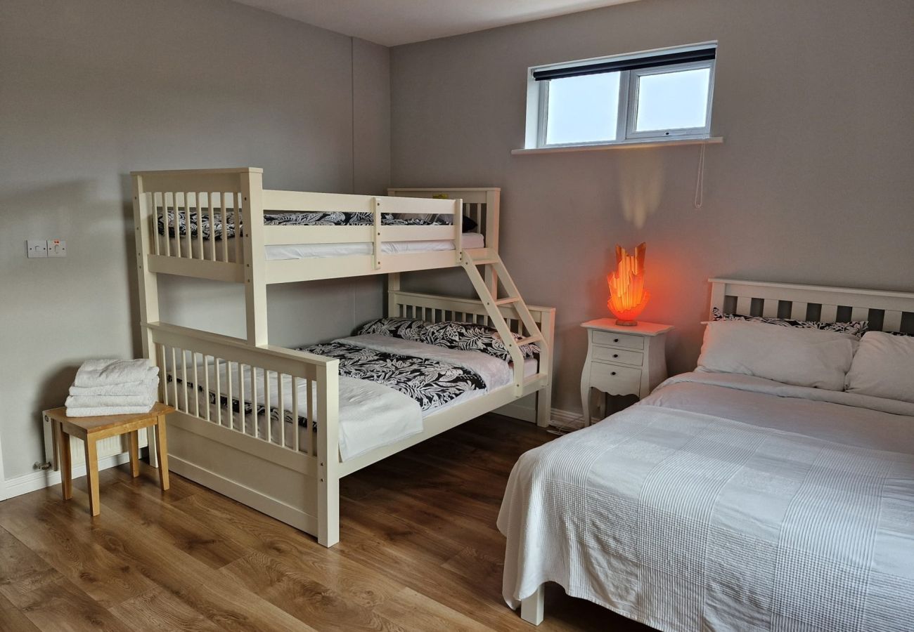 House in Ballyconneely - Paddy Carroll's Cottage where one can relax unwind