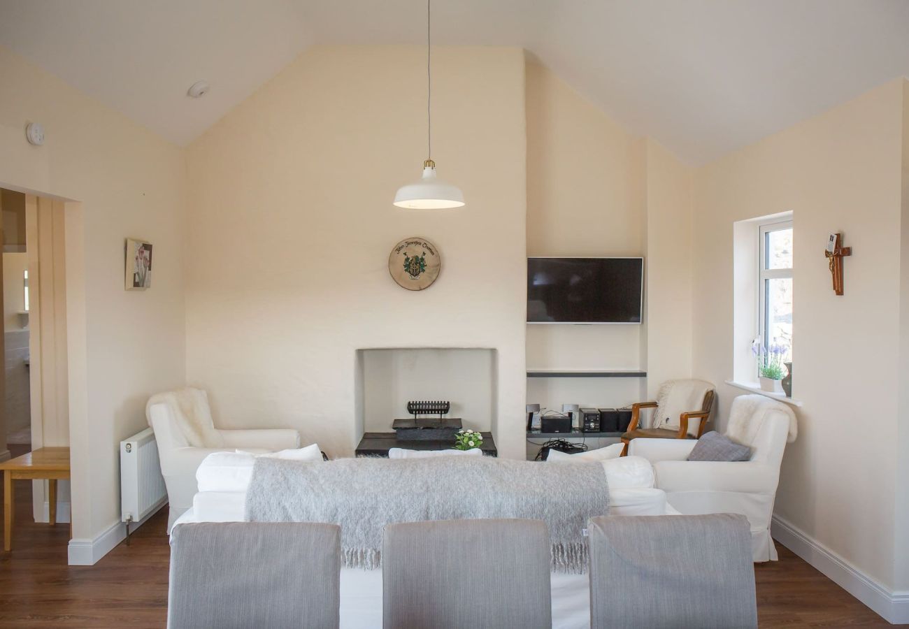 House in Ballyconneely - Paddy Carroll's Cottage where one can relax unwind