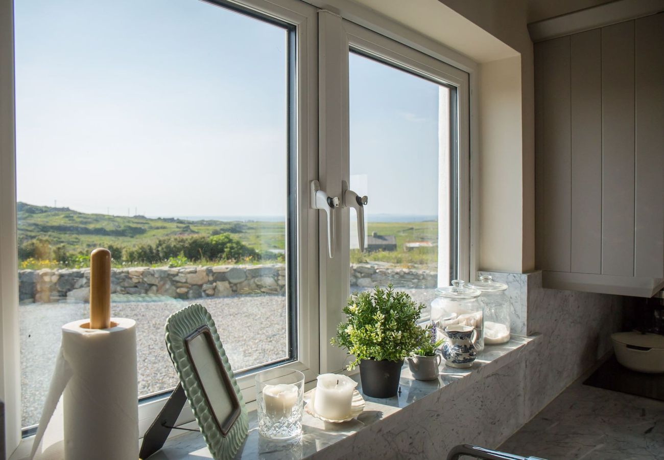 House in Ballyconneely - Paddy Carroll's Cottage where one can relax unwind