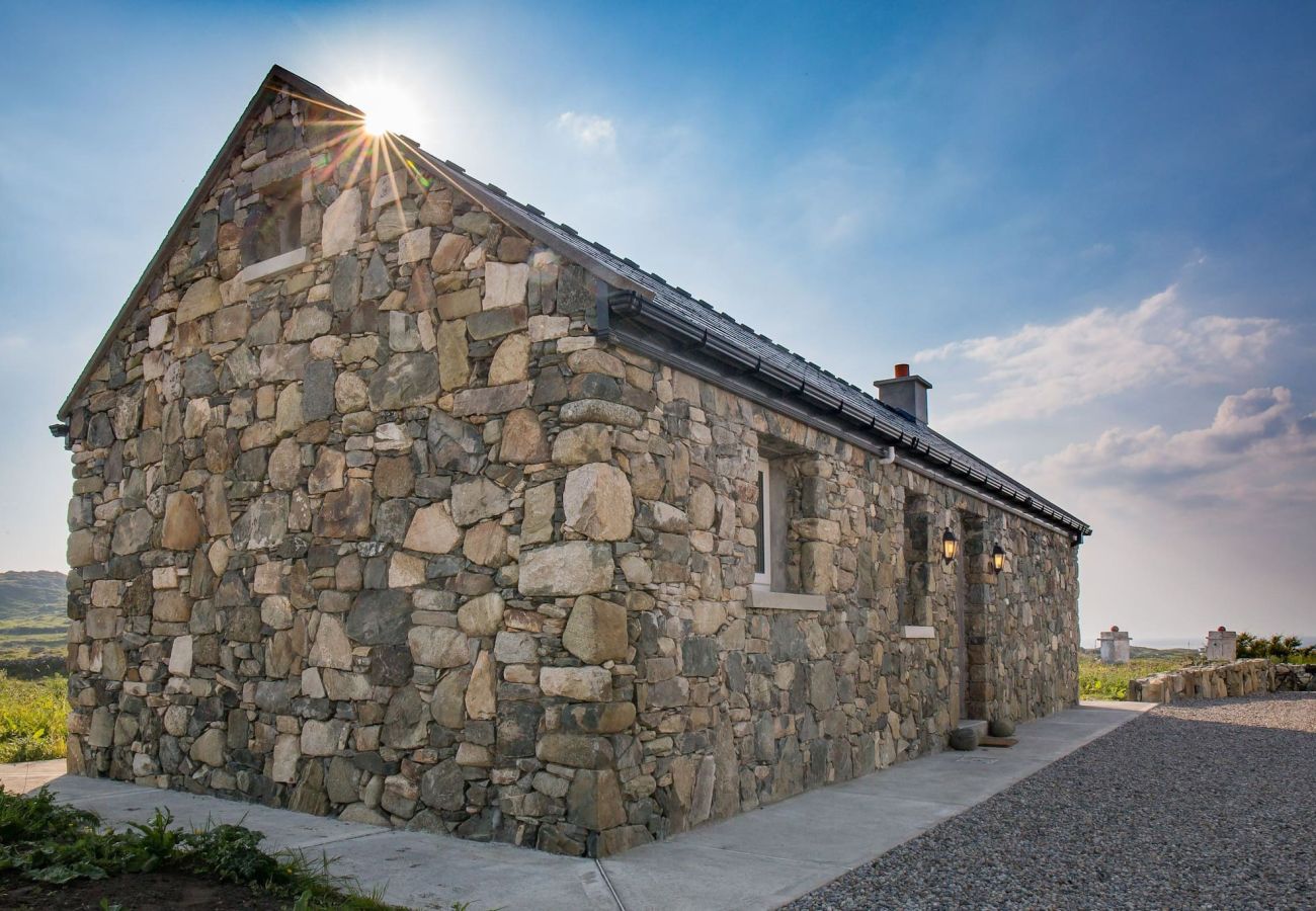 House in Ballyconneely - Paddy Carroll's Cottage where one can relax unwind