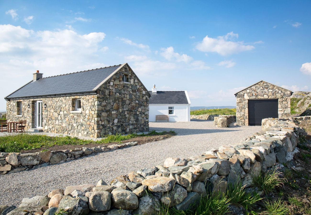 House in Ballyconneely - Paddy Carroll's Cottage where one can relax unwind