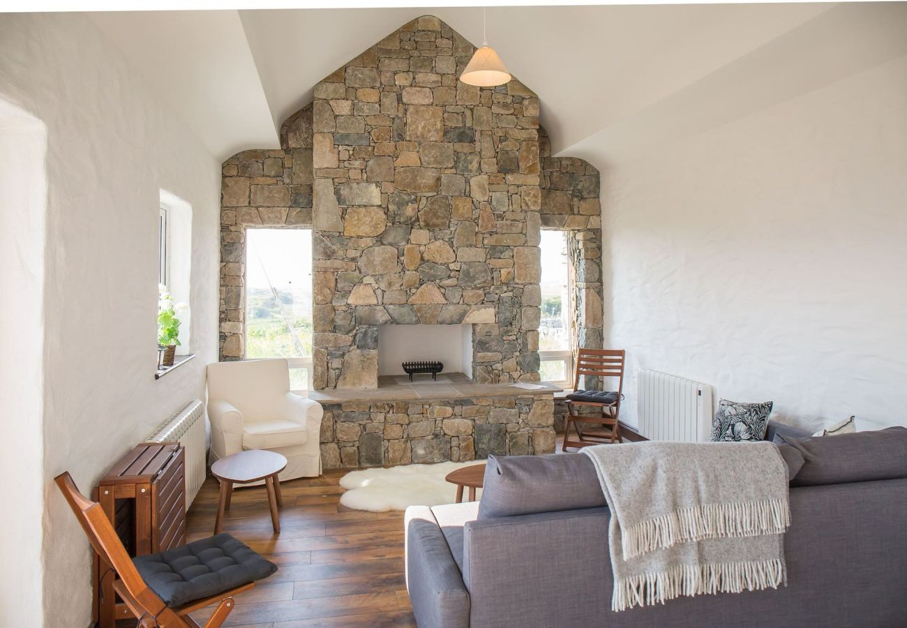 House in Ballyconneely - Paddy Carroll's Cottage where one can relax unwind