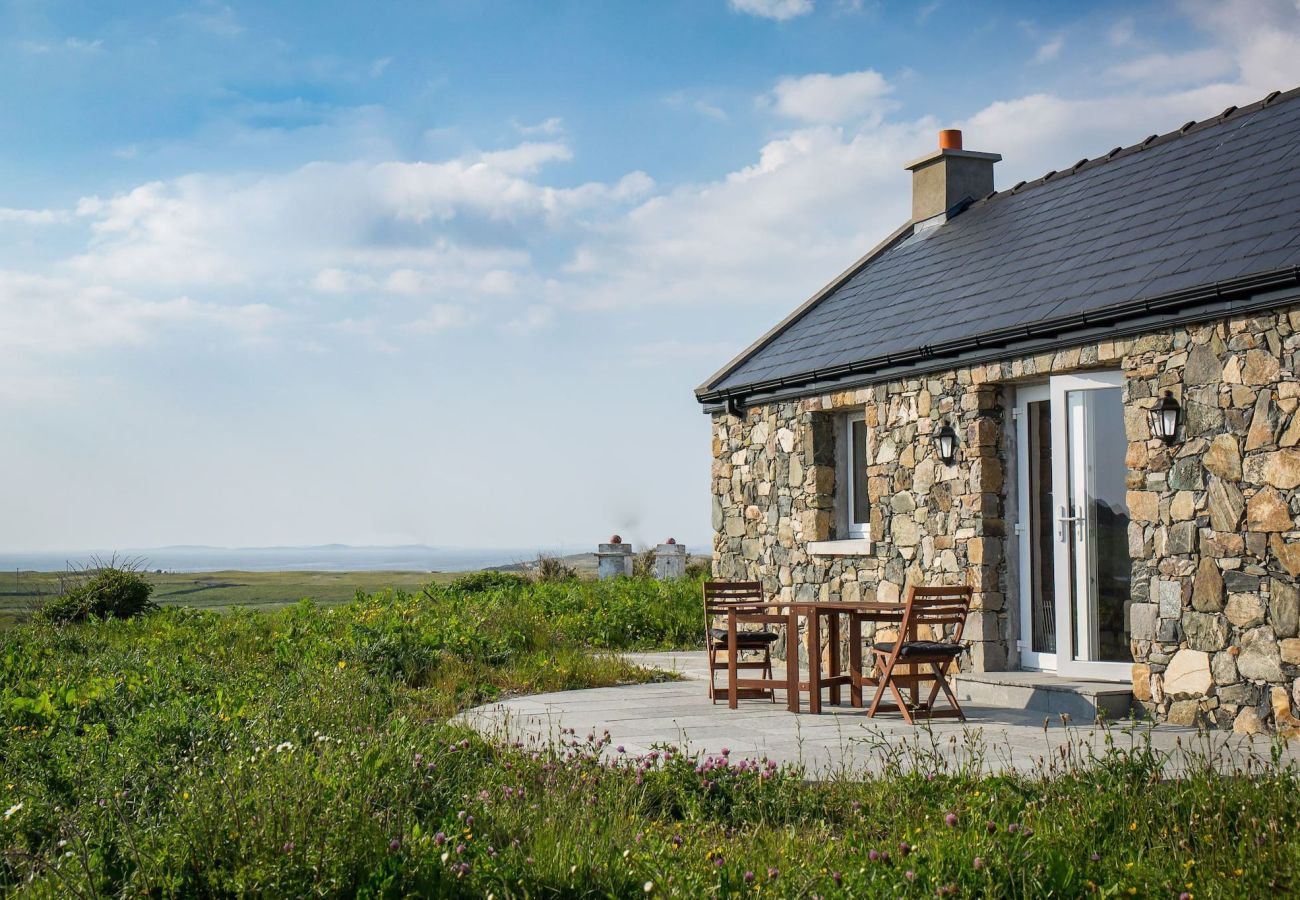 House in Ballyconneely - Paddy Carroll's Cottage where one can relax unwind