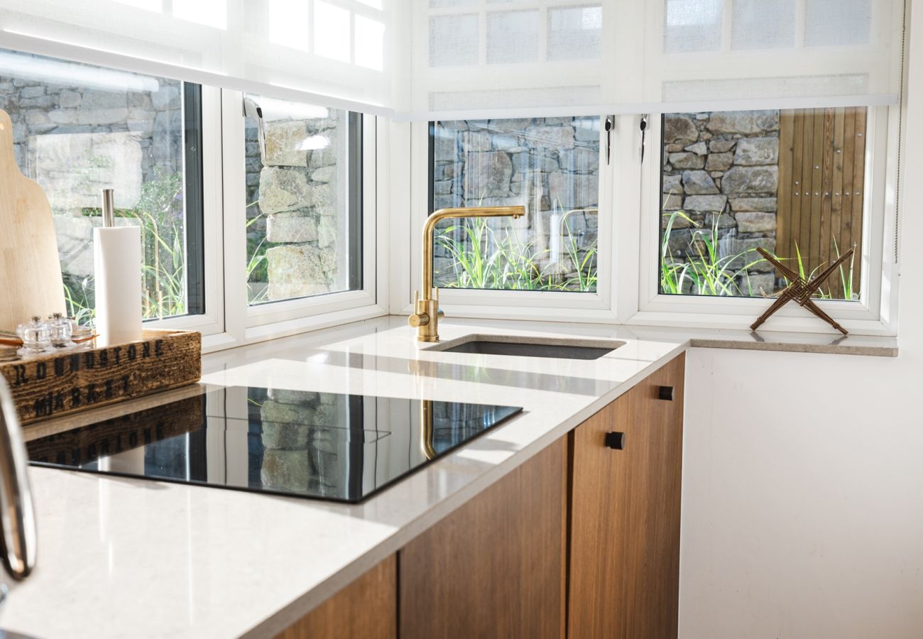 Cottage in Roundstone - Bog Cotton Luxury Cottage - Within The Village