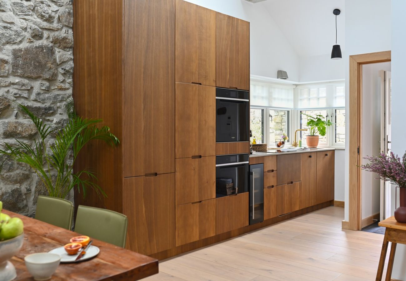 Cottage in Roundstone - Bog Cotton Luxury Cottage - Within The Village