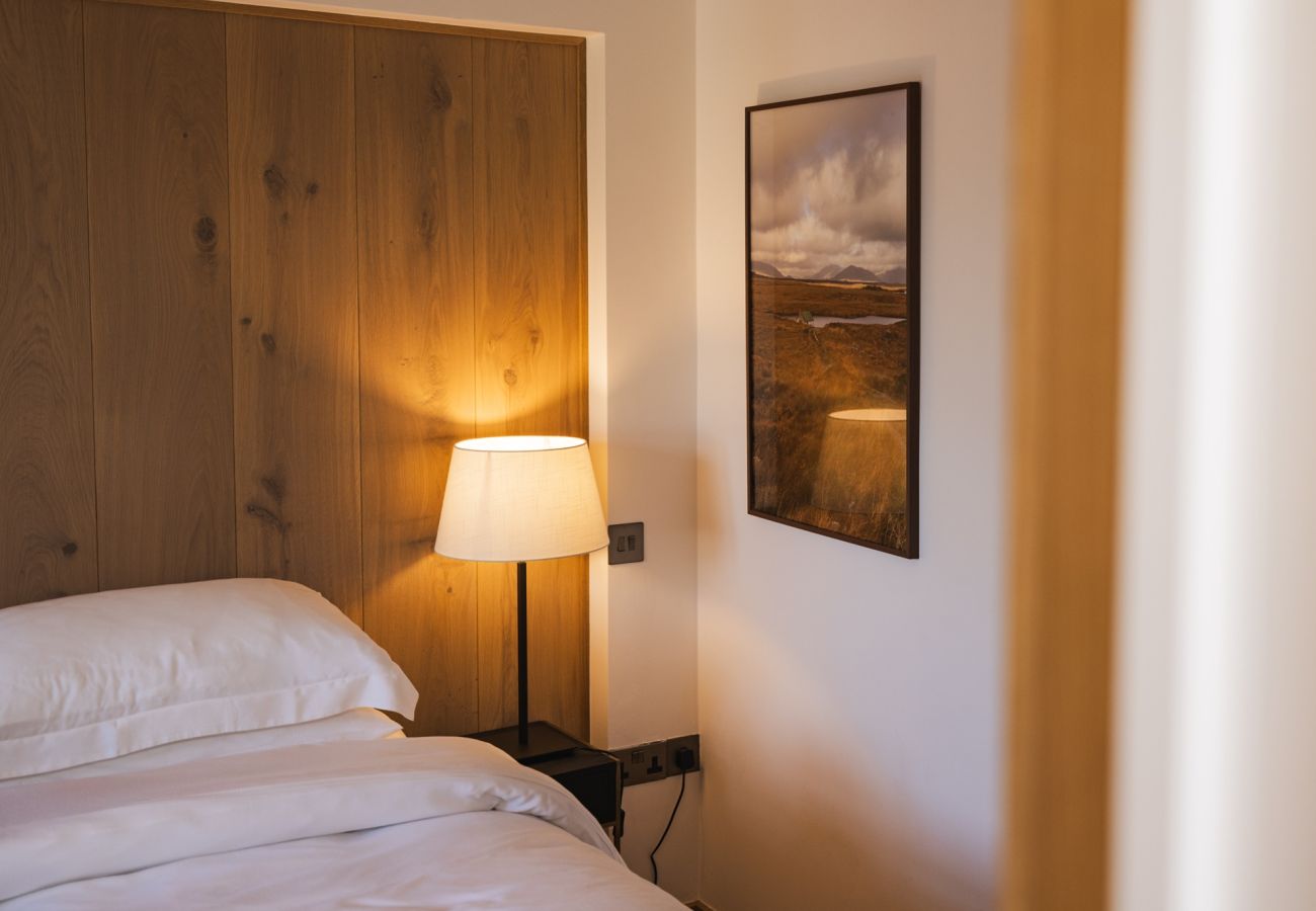 Cottage in Roundstone - Bracken Luxury Cottage - Within The Village 