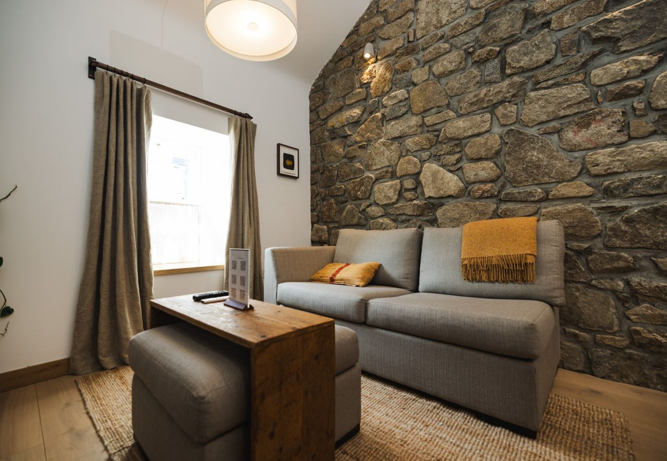 Cottage in Roundstone - Bracken Luxury Cottage - Within The Village 