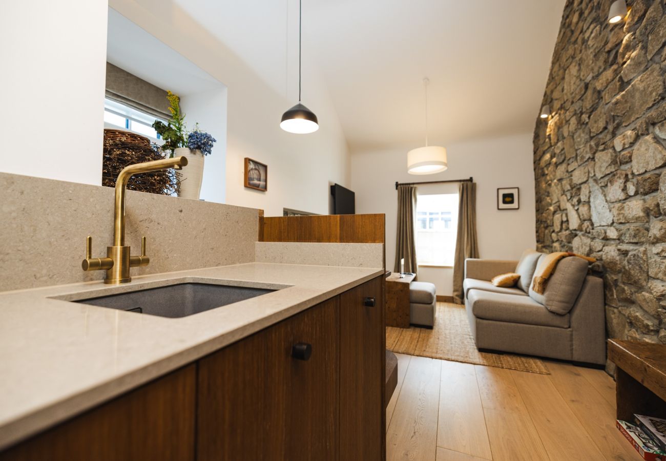 Cottage in Roundstone - Bracken Luxury Cottage - Within The Village 