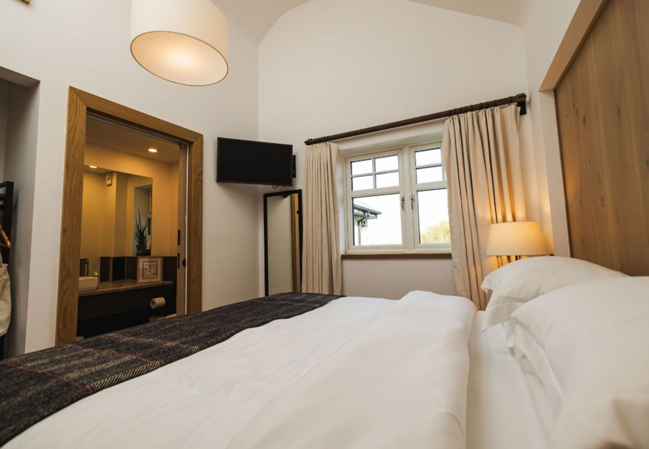 Cottage in Roundstone - Bracken Luxury Cottage - Within The Village 