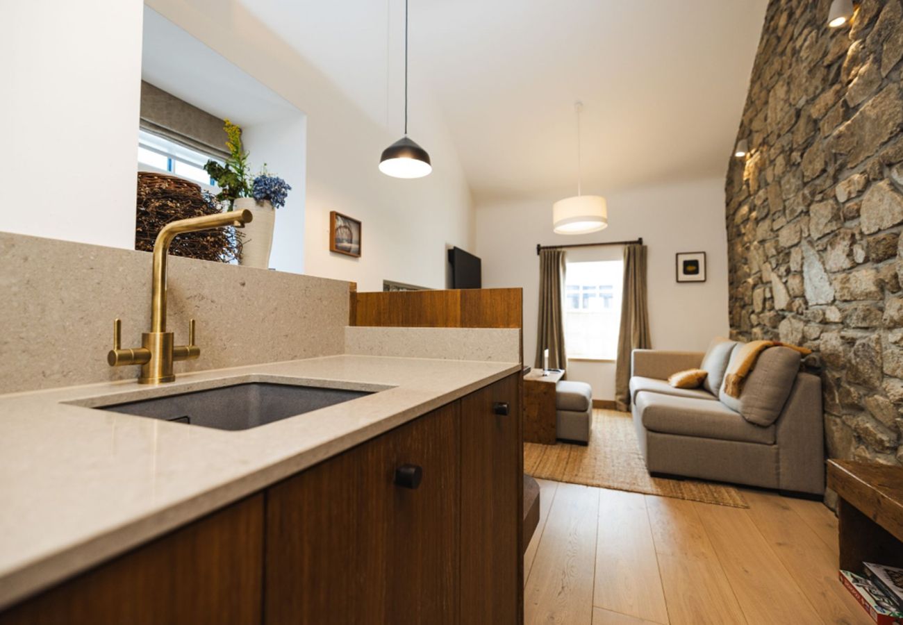 Cottage in Roundstone - Bracken Luxury Cottage - Within The Village 