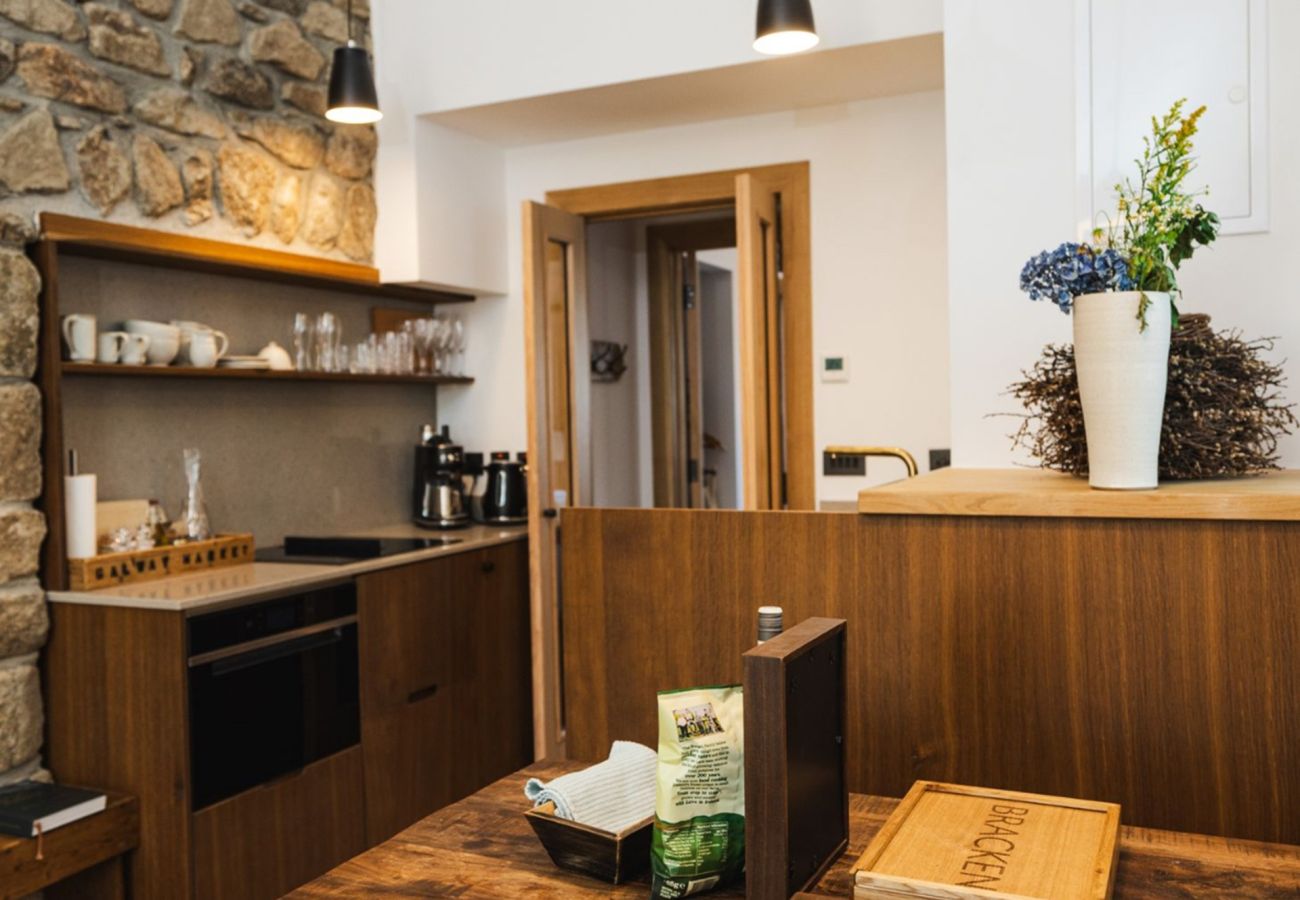 Cottage in Roundstone - Bracken Luxury Cottage - Within The Village 