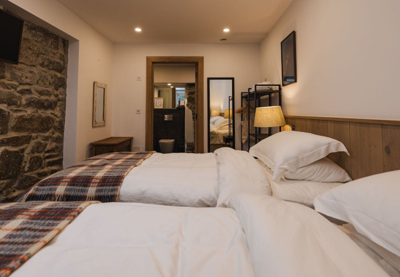 Terraced House in Roundstone - Kelp Luxury Cottage - Within The Village