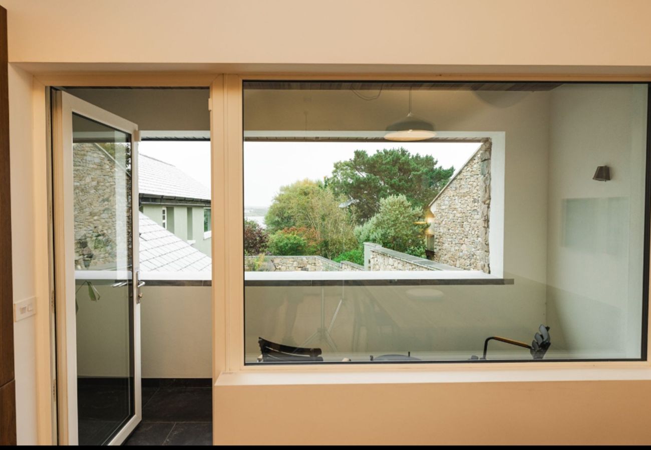 Terraced House in Roundstone - Kelp Luxury Cottage - Within The Village