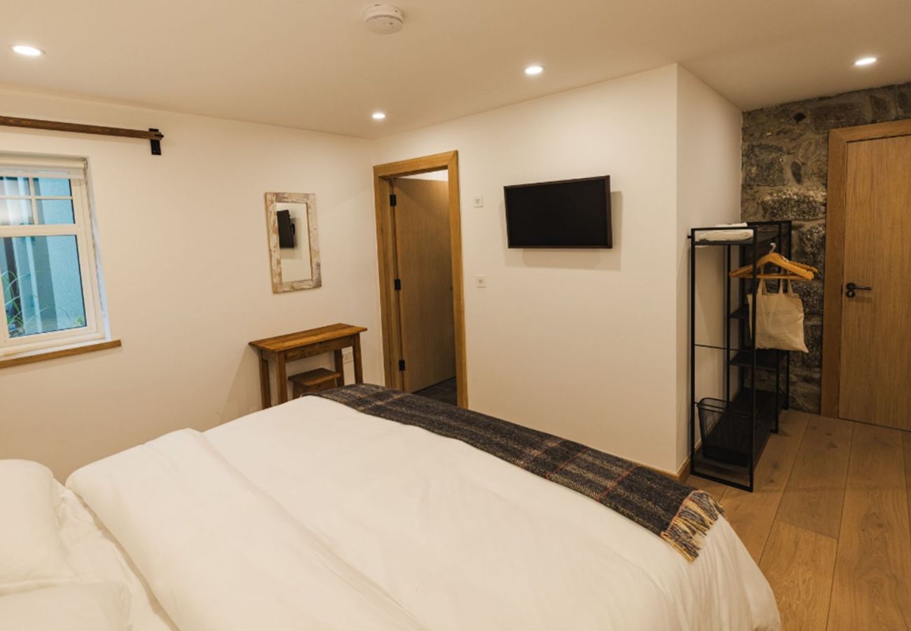 Terraced House in Roundstone - Kelp Luxury Cottage - Within The Village