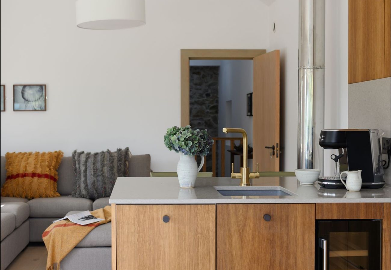 Terraced House in Roundstone - Kelp Luxury Cottage - Within The Village