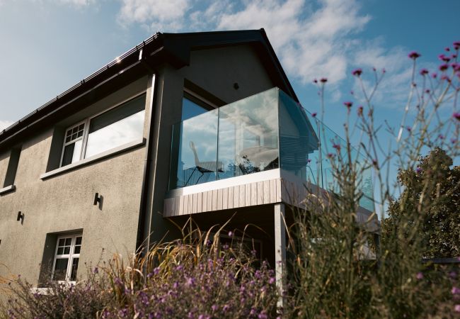 Cottage in Roundstone - Luxury Sea Cottage - Within The Village