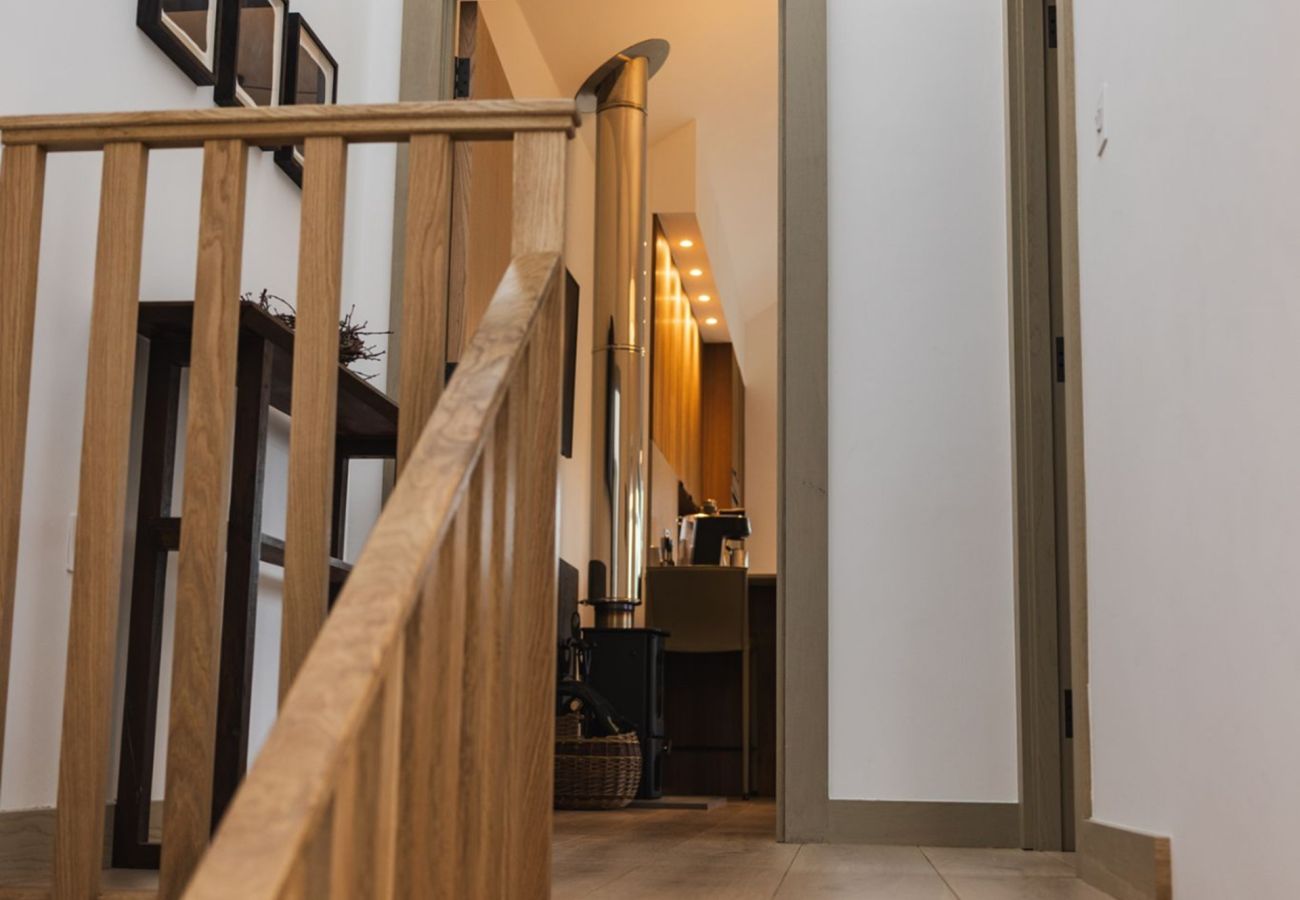 Cottage in Roundstone - Luxury Sea Cottage - Within The Village