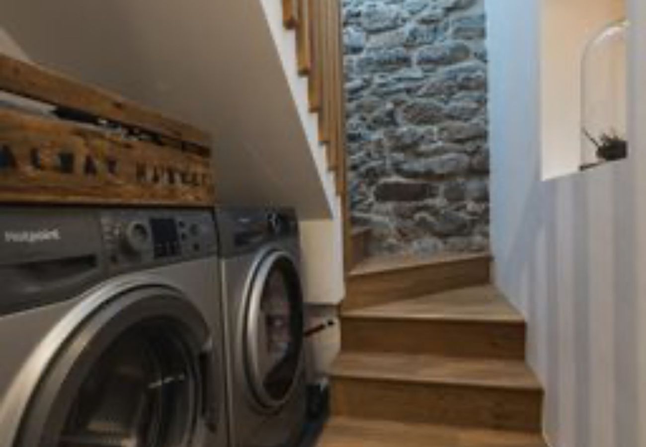 Cottage in Roundstone - Luxury Sea Cottage - Within The Village