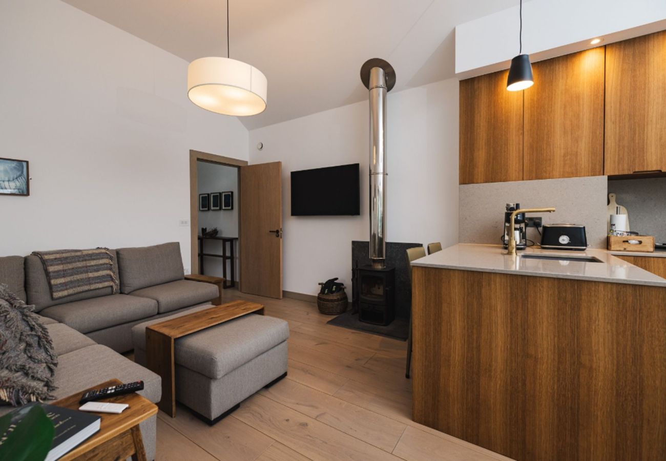 Cottage in Roundstone - Luxury Sea Cottage - Within The Village