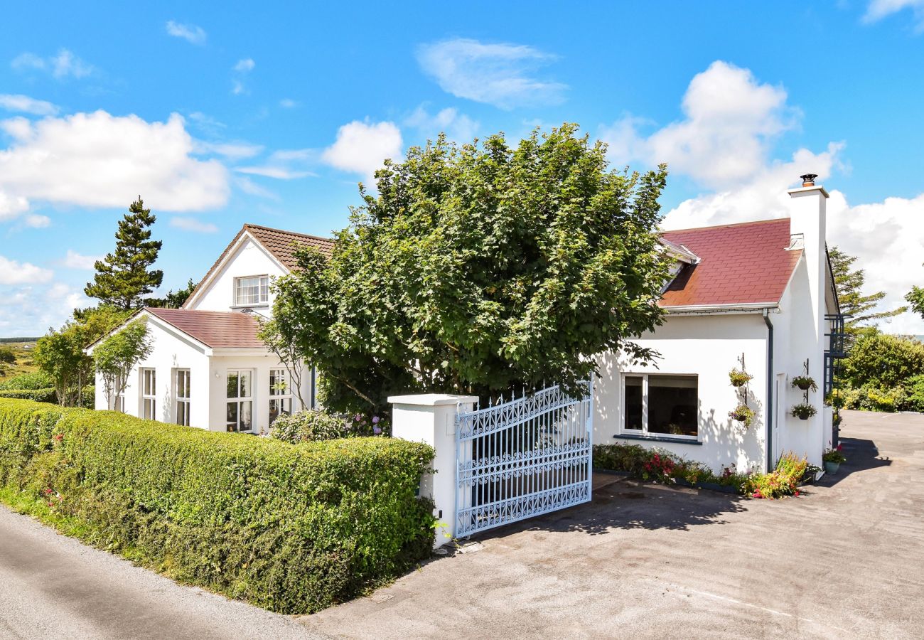House in Ballyconneely - Mannin Lodge by Connemara Shores