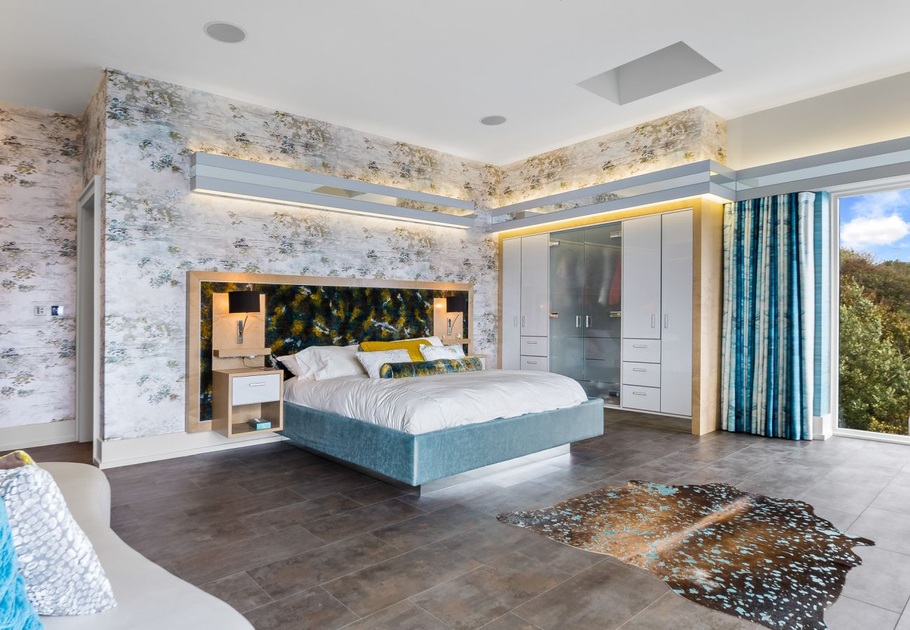 Villa in Clifden - Suaimhneas Villa with Castle and Sea Views 