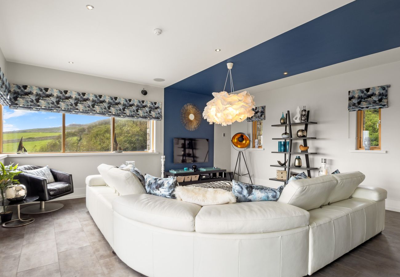 Villa in Clifden - Suaimhneas Villa with Castle and Sea Views 