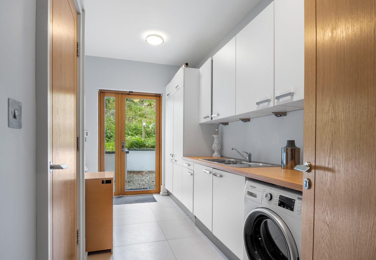 Villa in Clifden - Suaimhneas Villa with Castle and Sea Views 