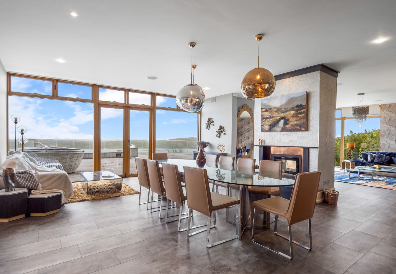 Villa in Clifden - Suaimhneas Villa with Castle and Sea Views 