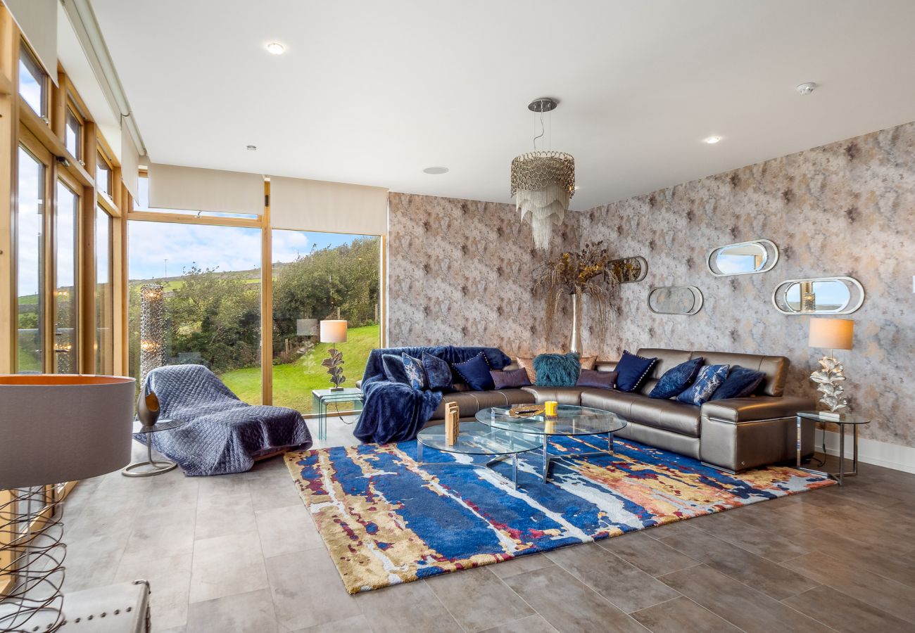 Villa in Clifden - Suaimhneas Villa with Castle and Sea Views 